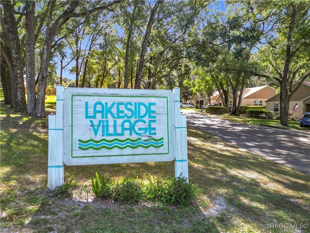 view of community / neighborhood sign