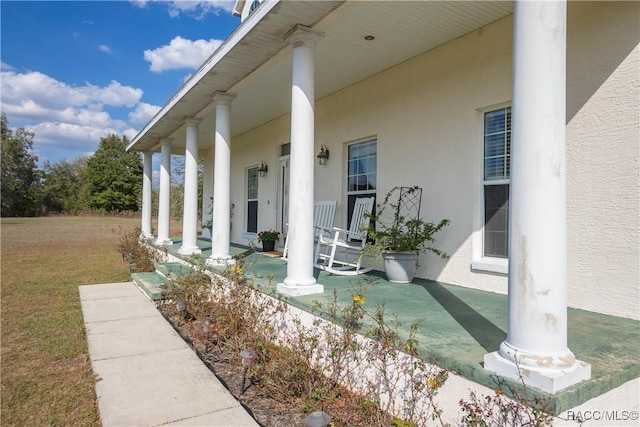 entrance to property featuring a porch