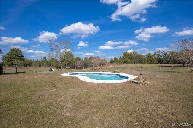 view of swimming pool with a yard