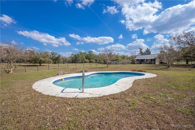 view of swimming pool featuring a lawn