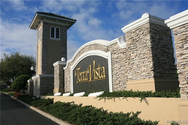 view of community / neighborhood sign