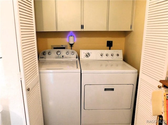 washroom with cabinets and independent washer and dryer