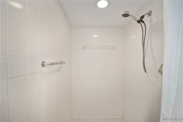 bathroom featuring curtained shower