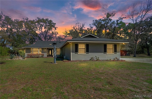 view of front facade featuring a front yard