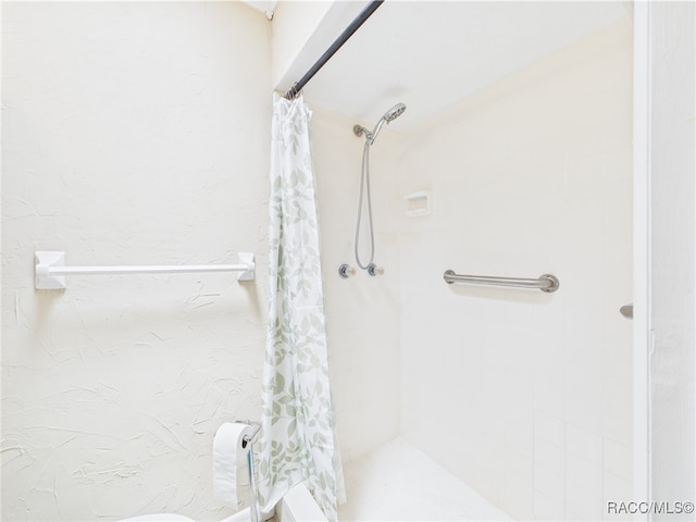 bathroom with a tile shower