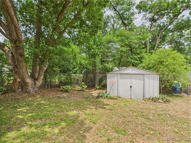 view of yard featuring a storage shed and an outdoor structure