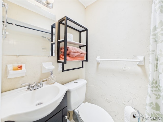 bathroom with toilet, vanity, and curtained shower