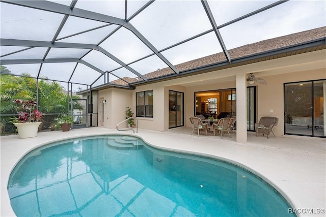 view of swimming pool with a lanai, a patio area, and ceiling fan