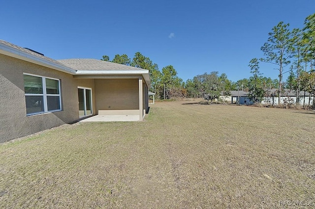 view of yard featuring a patio