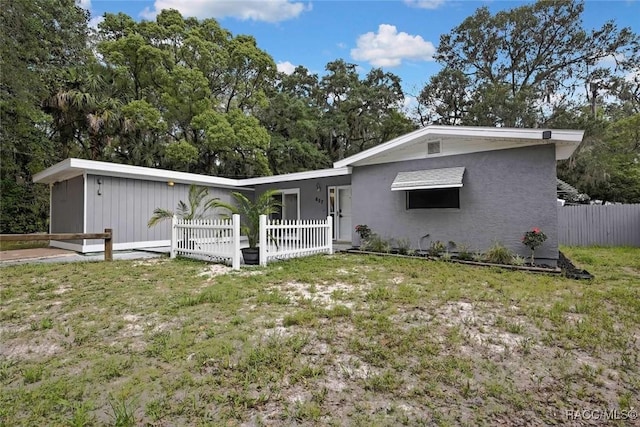 657 NE 11th St, Crystal River, FL 34428 - view of front of home