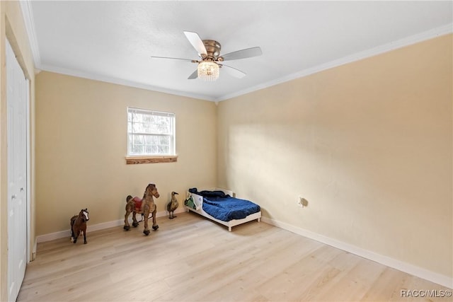 bedroom featuring ornamental molding, light hardwood / wood-style floors, and ceiling fan