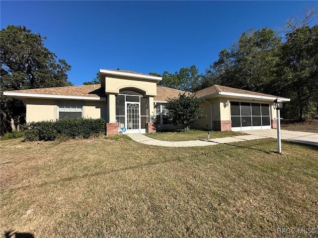 view of front of property featuring a garage and a front yard