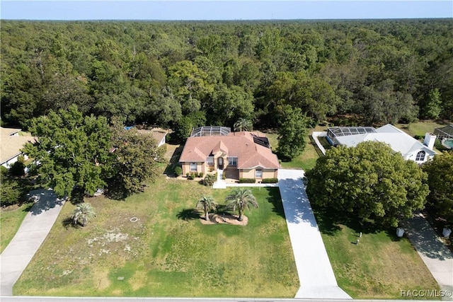 bird's eye view with a view of trees