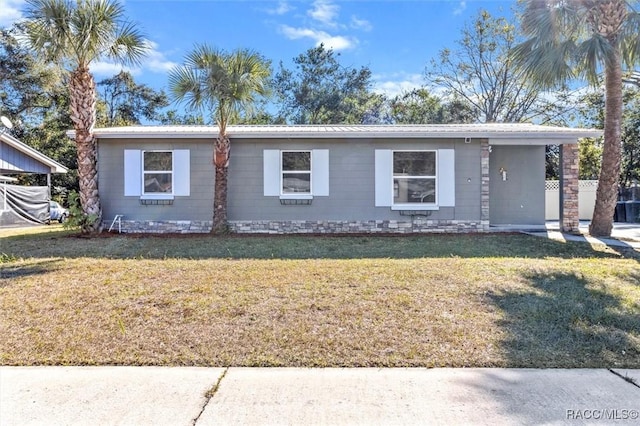 ranch-style home featuring a front lawn