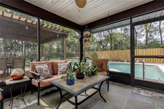 sunroom / solarium featuring ceiling fan