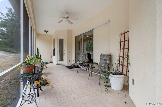 sunroom with ceiling fan