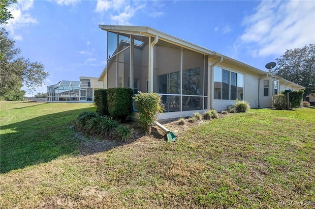 view of side of property featuring a lawn