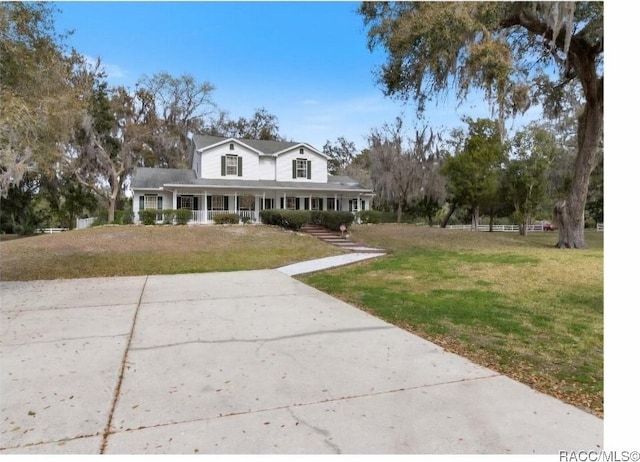 view of front of home featuring a porch and a front lawn