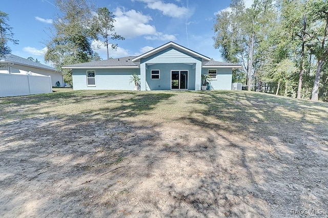 view of front of property with a front yard