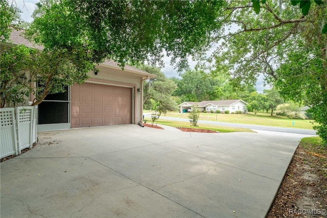 1553 E Pacific Ln, Inverness, FL 34453 - garage featuring driveway