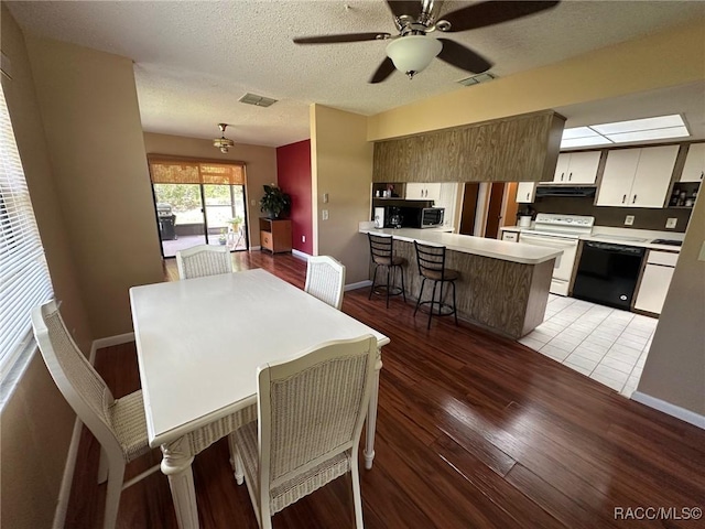 2510 W Dolphin Dr, Citrus Springs, FL 34434 - dining space featuring light wood-style flooring, ceiling fan, and a textured ceiling
