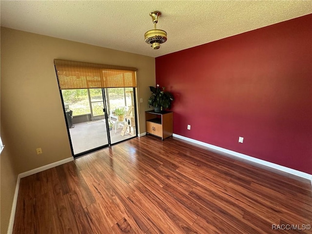 2510 W Dolphin Dr, Citrus Springs, FL 34434 - spare room featuring wood finished floors and a textured ceiling