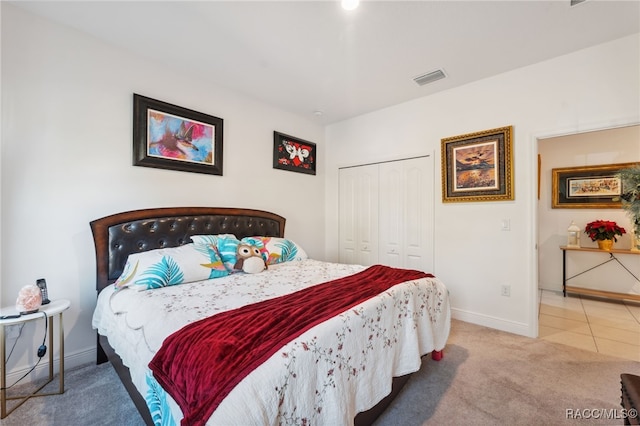 bedroom featuring carpet and a closet