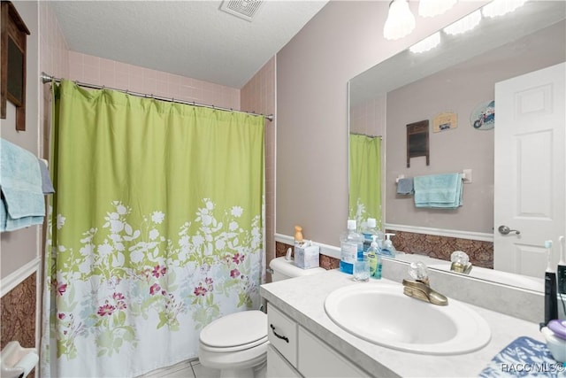 11271 SE 136th Ter, Dunnellon, FL 34431 - bathroom with vanity and a shower with shower curtain