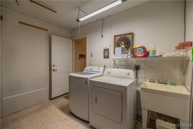 11271 SE 136th Ter, Dunnellon, FL 34431 - laundry room with washing machine and clothes dryer and light floors