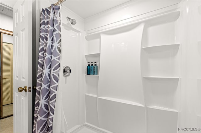 bathroom with curtained shower