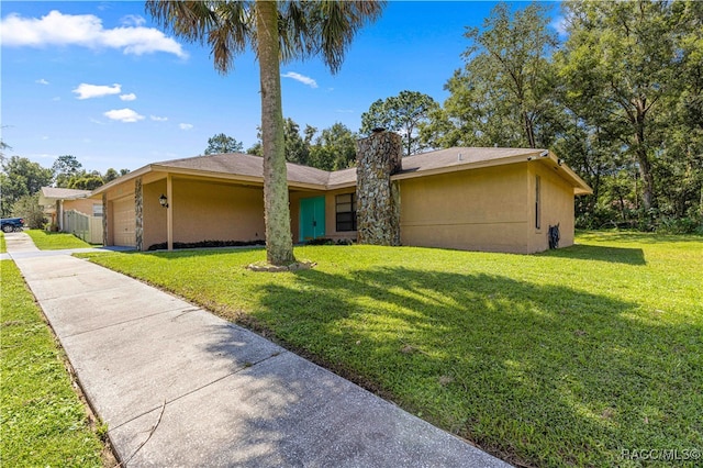 single story home with a front lawn