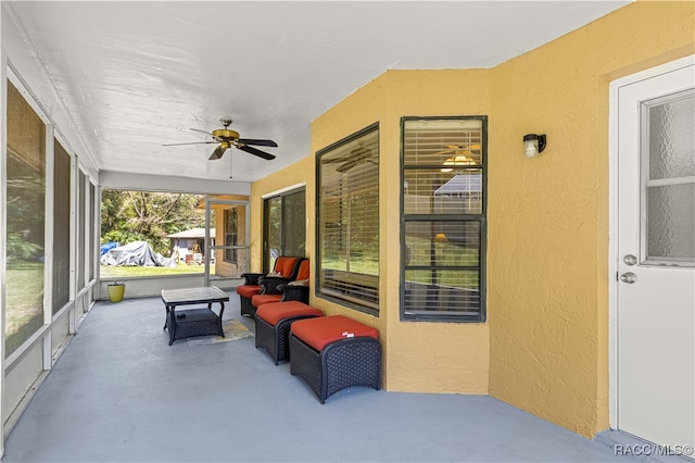 sunroom with ceiling fan