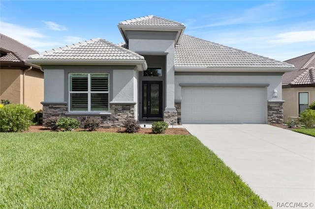 view of front facade featuring a front yard and a garage