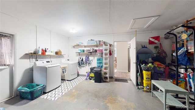 garage with washer and clothes dryer