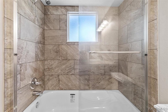 bathroom featuring tiled shower / bath combo