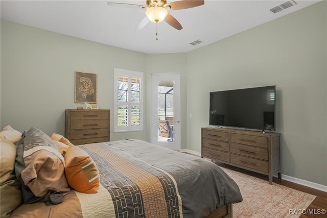 bedroom featuring light wood-type flooring, baseboards, visible vents, and a ceiling fan