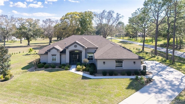 view of front of home featuring driveway, stucco siding, roof with shingles, and a front yard