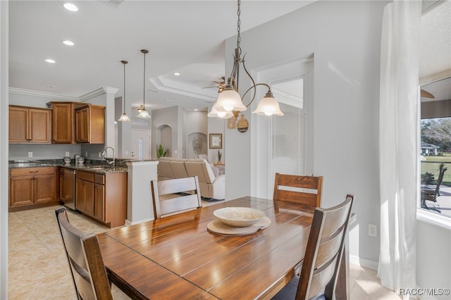 dining room with recessed lighting, crown molding, arched walkways, and baseboards