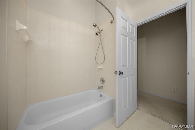 full bathroom with washtub / shower combination