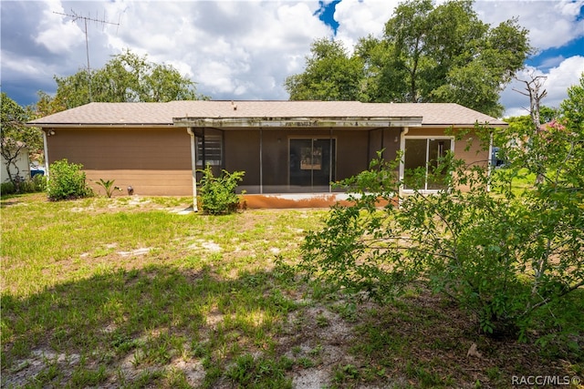 back of house featuring a yard