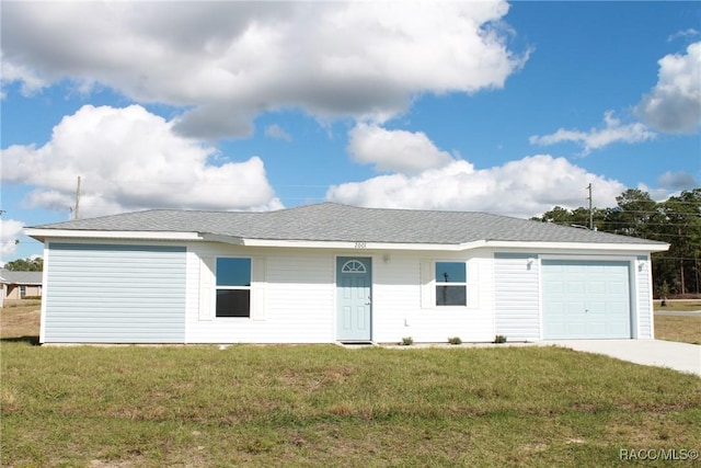 ranch-style house featuring a front lawn and a garage