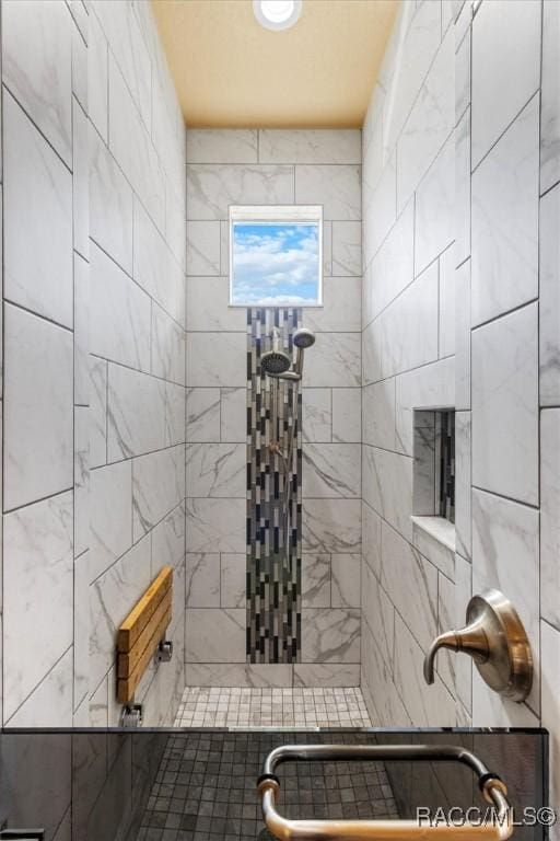 5061 W Oakhill St, Dunnellon, FL 34433 - bathroom featuring a tile shower