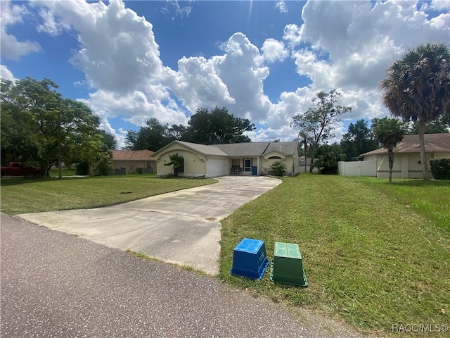 single story home with a front lawn