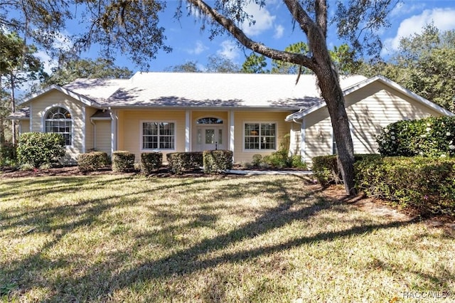 single story home featuring a front lawn