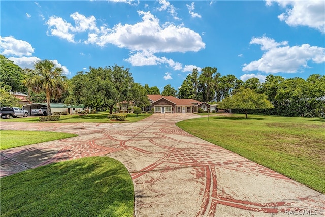 view of property's community featuring a yard