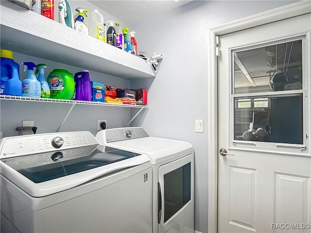 2478 W Angola Dr, Beverly Hills, FL 34465 - laundry area featuring independent washer and dryer and a textured ceiling