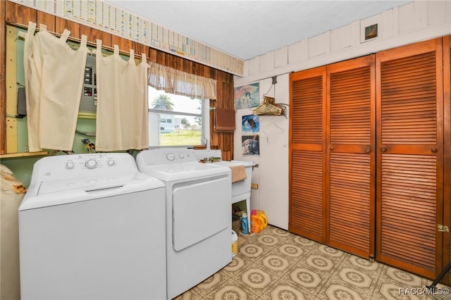 washroom featuring laundry area, tile patterned floors, and washer and clothes dryer