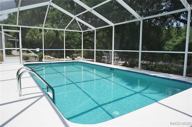 3033 N Chandler Dr, Hernando, FL 34442 - swimming pool featuring a patio area and glass enclosure