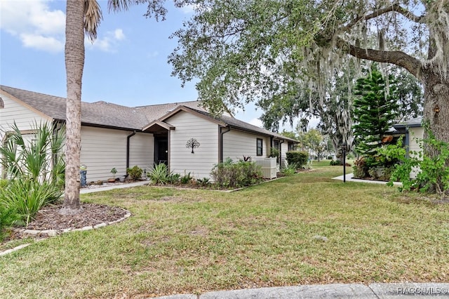 view of front of property with a front yard