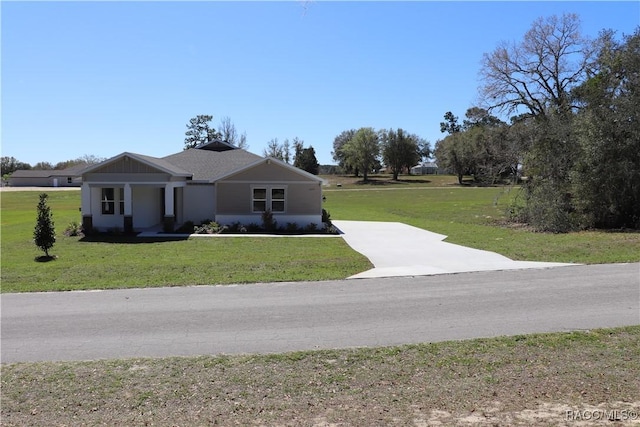 view of front of home featuring a front lawn